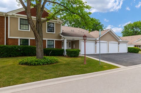 Photo of 234 Deerpath Court #D1, Schaumburg, IL 60193 (MLS # 12711659)