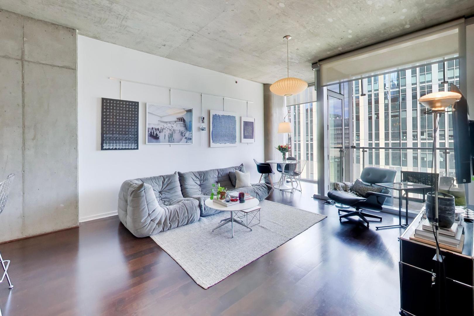 600 N Fairbanks Court 1603