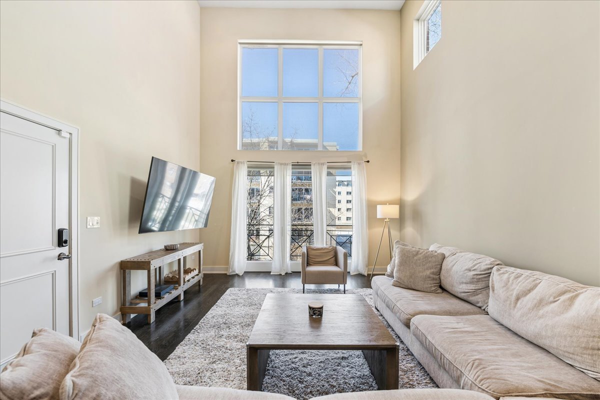 212 Marengo Avenue 2N