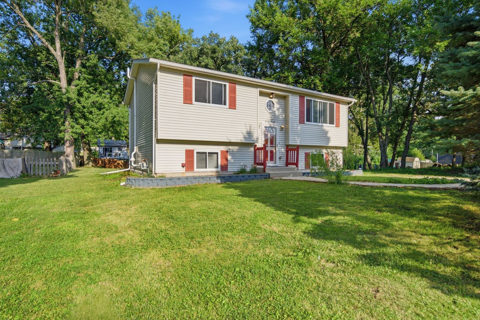 3006 E Hickory Drive