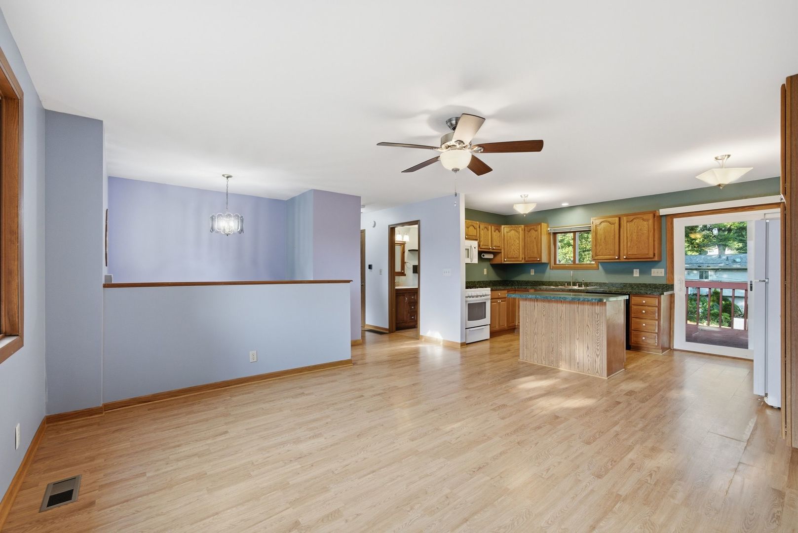 3006 E Hickory Drive