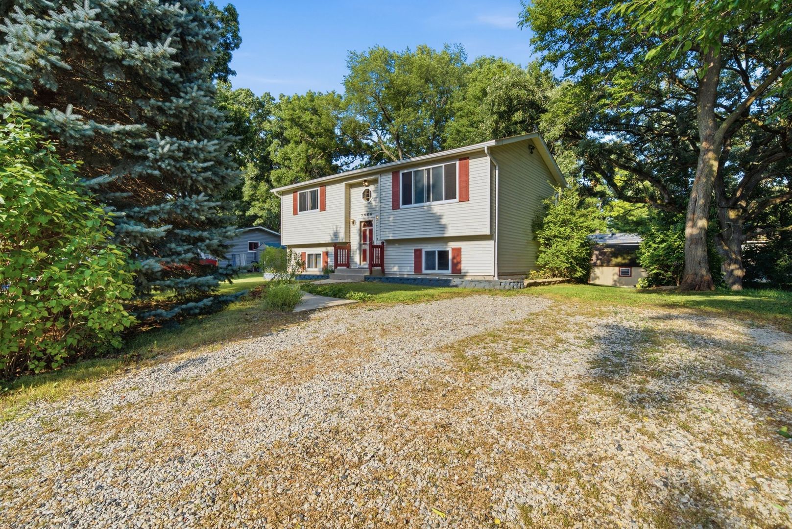 3006 E Hickory Drive