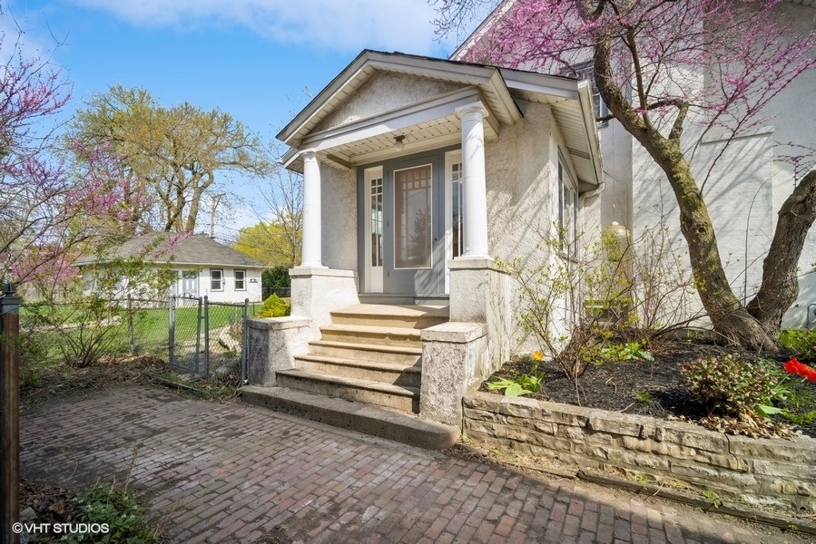 2622 Lincolnwood Drive