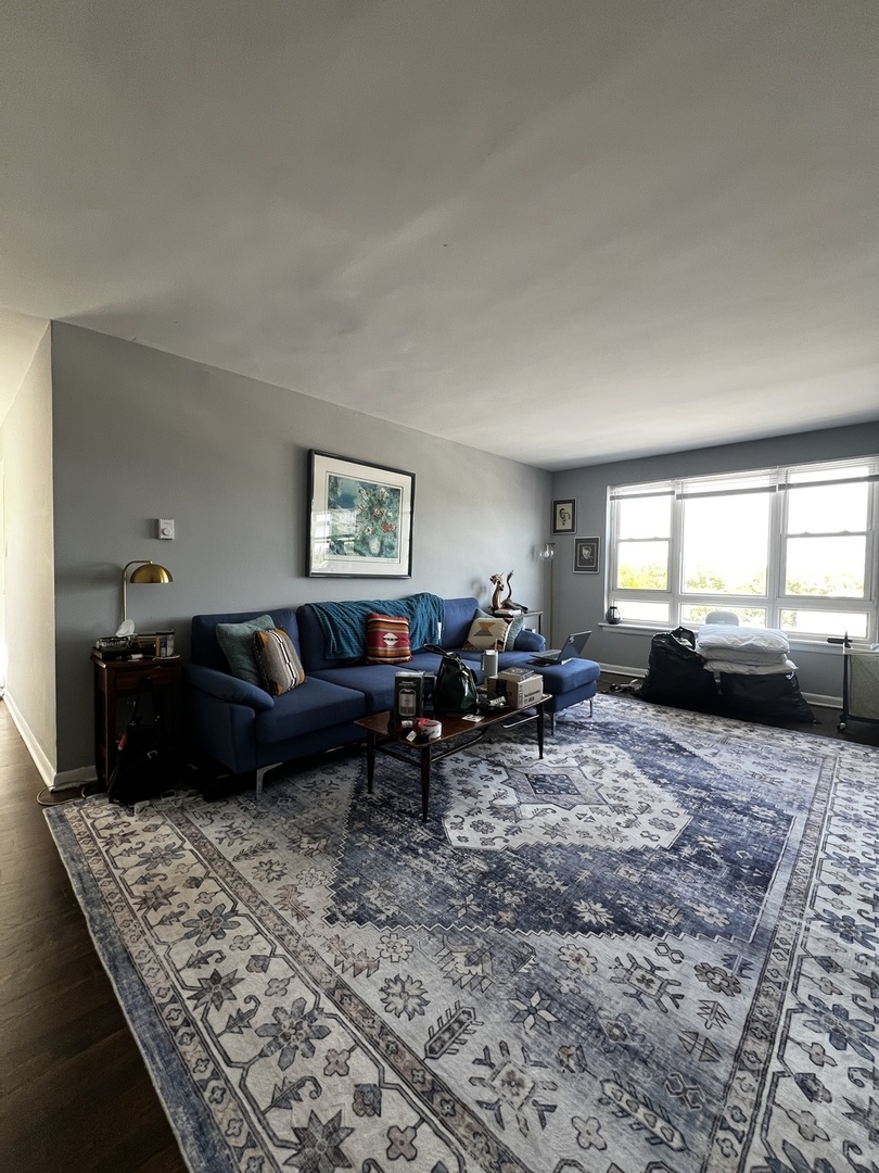 5335 N CALIFORNIA Avenue 504