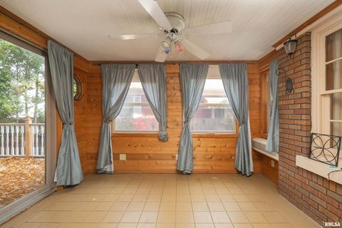 Tiny photo for 2911 25TH Avenue, Moline, IL 61265 (MLS # QC4269591)