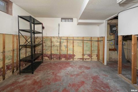 Tiny photo for 2911 25TH Avenue, Moline, IL 61265 (MLS # QC4269591)