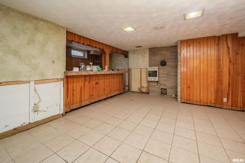 Tiny photo for 2911 25TH Avenue, Moline, IL 61265 (MLS # QC4269591)