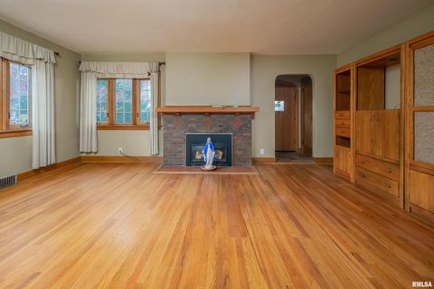 Tiny photo for 2911 25TH Avenue, Moline, IL 61265 (MLS # QC4269591)