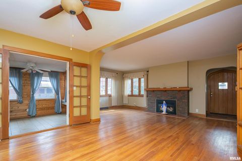 Tiny photo for 2911 25TH Avenue, Moline, IL 61265 (MLS # QC4269591)