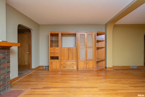 Tiny photo for 2911 25TH Avenue, Moline, IL 61265 (MLS # QC4269591)