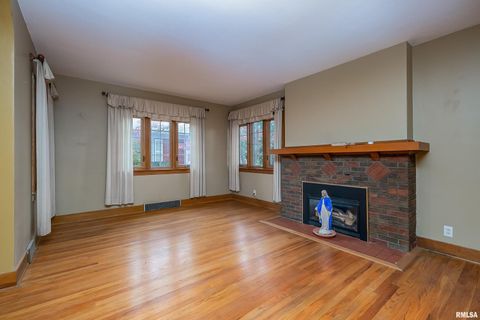 Tiny photo for 2911 25TH Avenue, Moline, IL 61265 (MLS # QC4269591)