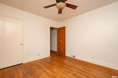 Tiny photo for 2911 25TH Avenue, Moline, IL 61265 (MLS # QC4269591)