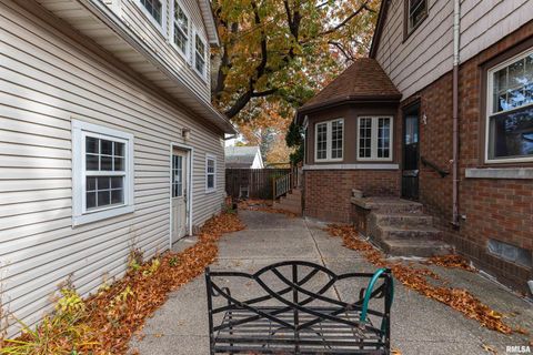 Tiny photo for 2911 25TH Avenue, Moline, IL 61265 (MLS # QC4269591)