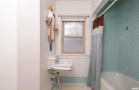 Tiny photo for 2911 25TH Avenue, Moline, IL 61265 (MLS # QC4269591)