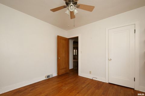 Tiny photo for 2911 25TH Avenue, Moline, IL 61265 (MLS # QC4269591)