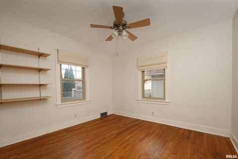 Tiny photo for 2911 25TH Avenue, Moline, IL 61265 (MLS # QC4269591)