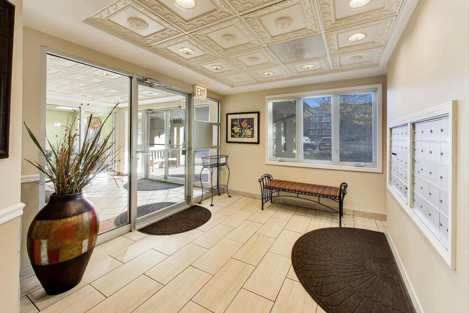 3940 W Bryn Mawr Avenue 501