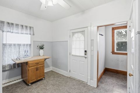 Tiny photo for 1901 W 16th Street, Davenport, IA 52804 (MLS # 100000094)