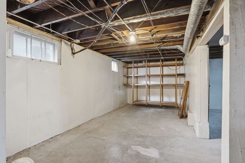 Tiny photo for 1901 W 16th Street, Davenport, IA 52804 (MLS # 100000094)