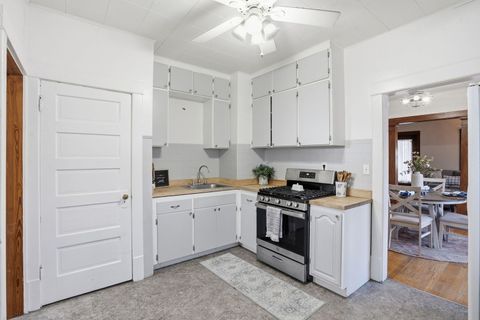 Tiny photo for 1901 W 16th Street, Davenport, IA 52804 (MLS # 100000094)