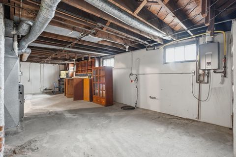 Tiny photo for 1901 W 16th Street, Davenport, IA 52804 (MLS # 100000094)