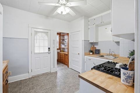 Tiny photo for 1901 W 16th Street, Davenport, IA 52804 (MLS # 100000094)