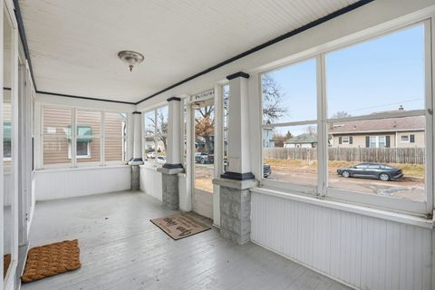 Tiny photo for 1901 W 16th Street, Davenport, IA 52804 (MLS # 100000094)