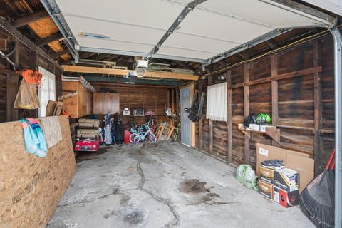 Tiny photo for 1901 W 16th Street, Davenport, IA 52804 (MLS # 100000094)