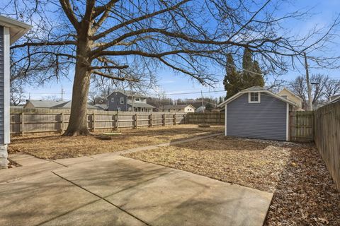 Tiny photo for 1901 W 16th Street, Davenport, IA 52804 (MLS # 100000094)