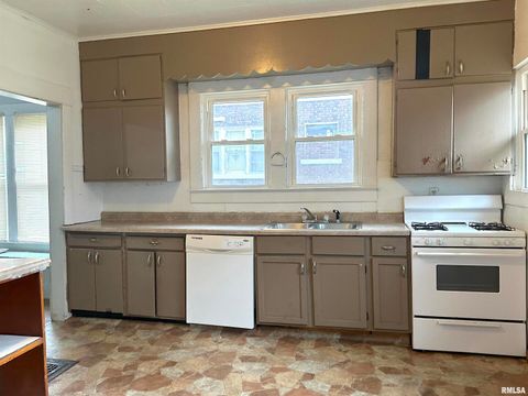 Tiny photo for 405 W COLLEGE Street, Carbondale, IL 62901 (MLS # EB460599)