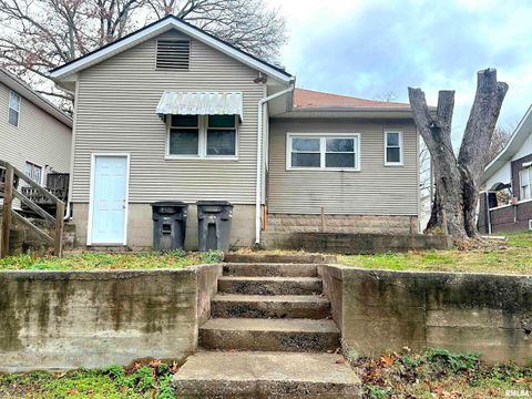 Tiny photo for 405 W COLLEGE Street, Carbondale, IL 62901 (MLS # EB460599)