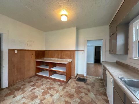 Tiny photo for 405 W COLLEGE Street, Carbondale, IL 62901 (MLS # EB460599)