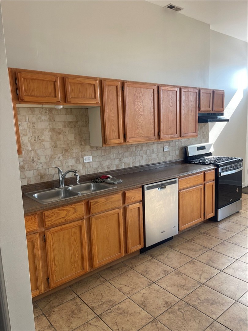 1629 W Grand Street 3