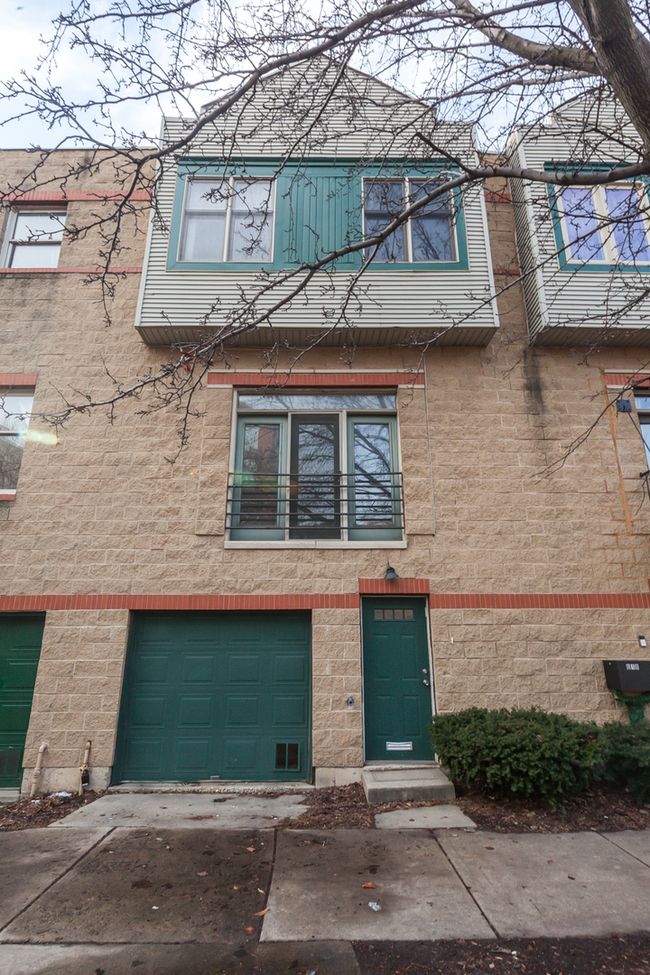 616 N Paulina Street 1