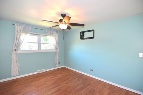 Tiny photo for 131 N Chase Avenue, Lombard, IL 60148 (MLS # 12491187)