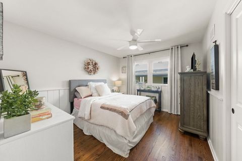 Tiny photo for 211 Crest Road, Glen Ellyn, IL 60137 (MLS # 12506265)