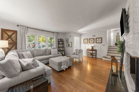 Tiny photo for 211 Crest Road, Glen Ellyn, IL 60137 (MLS # 12506265)