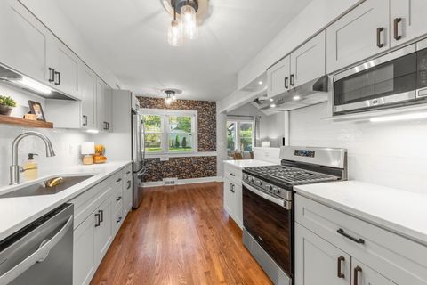 Tiny photo for 211 Crest Road, Glen Ellyn, IL 60137 (MLS # 12506265)