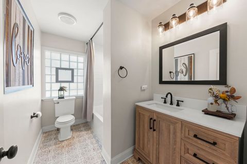 Tiny photo for 211 Crest Road, Glen Ellyn, IL 60137 (MLS # 12506265)