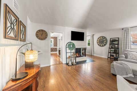 Tiny photo for 211 Crest Road, Glen Ellyn, IL 60137 (MLS # 12506265)