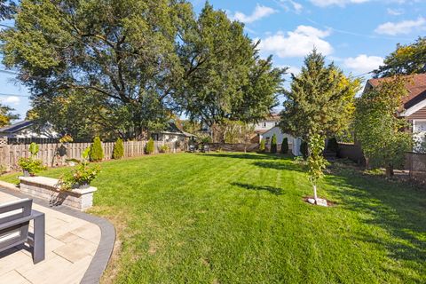Tiny photo for 211 Crest Road, Glen Ellyn, IL 60137 (MLS # 12506265)