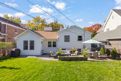 Tiny photo for 211 Crest Road, Glen Ellyn, IL 60137 (MLS # 12506265)