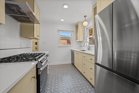 Tiny photo for 425 Ingleside Avenue, Aurora, IL 60506 (MLS # 12515360)