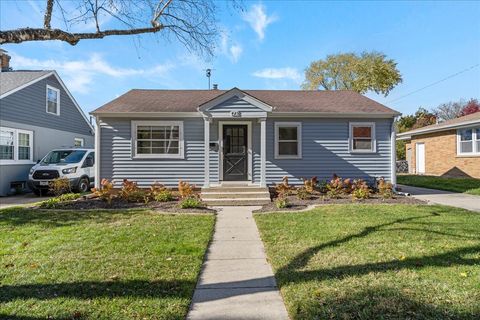 Tiny photo for 425 Ingleside Avenue, Aurora, IL 60506 (MLS # 12515360)