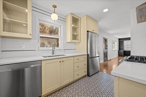 Tiny photo for 425 Ingleside Avenue, Aurora, IL 60506 (MLS # 12515360)