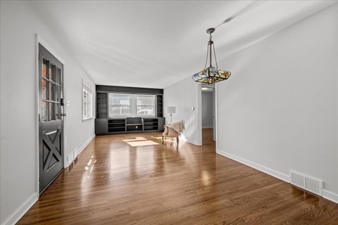 Tiny photo for 425 Ingleside Avenue, Aurora, IL 60506 (MLS # 12515360)