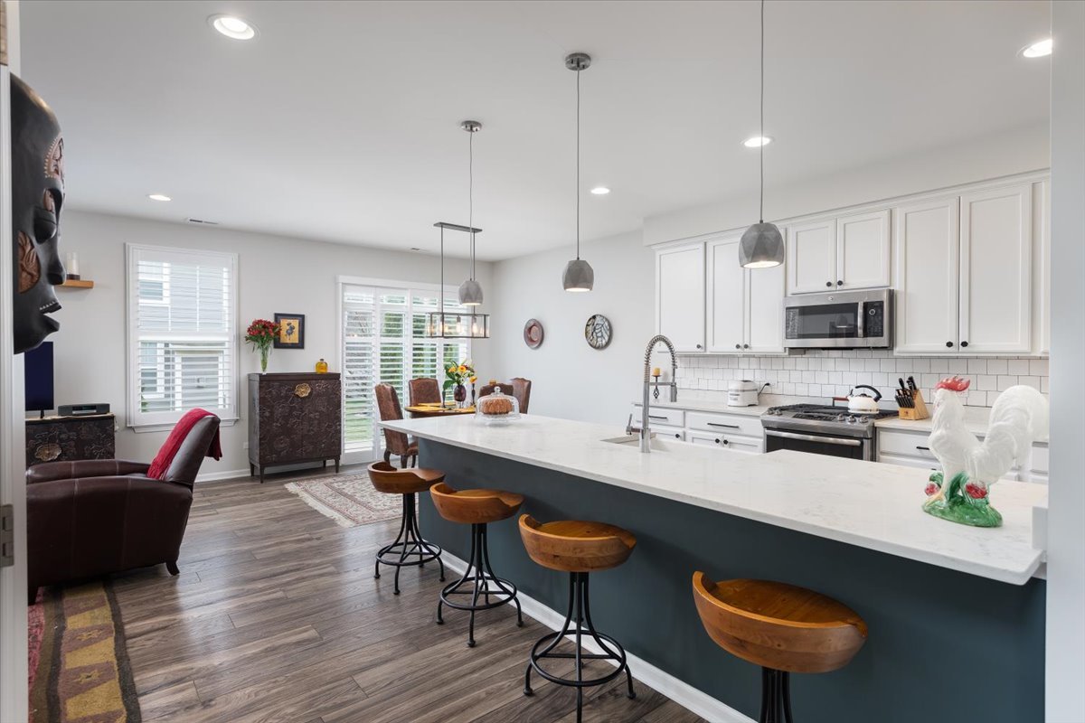 27W119 Redbud Lane