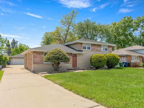 Tiny photo for 7907 W 74th Street, Bridgeview, IL 60455 (MLS # 12646599)