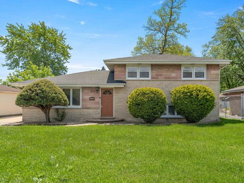 Photo of 7907 W 74th Street, Bridgeview, IL 60455 (MLS # 12646599)