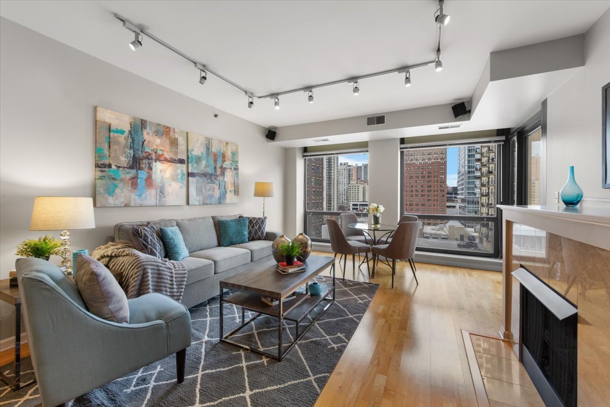 1212 N Wells Street 803